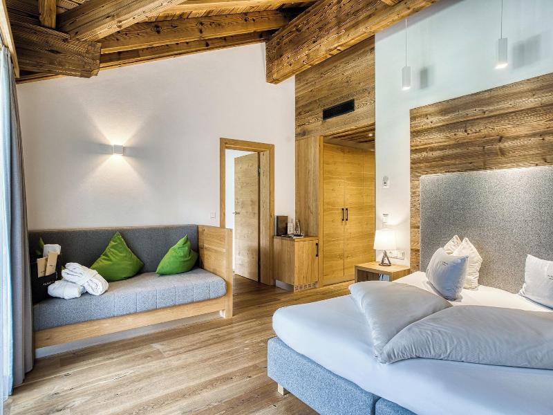 Puradies Hotel & Chalets image