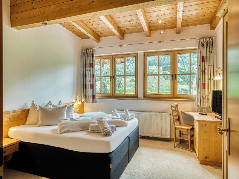 Puradies Hotel & Chalets image