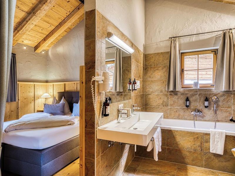 Puradies Hotel & Chalets image