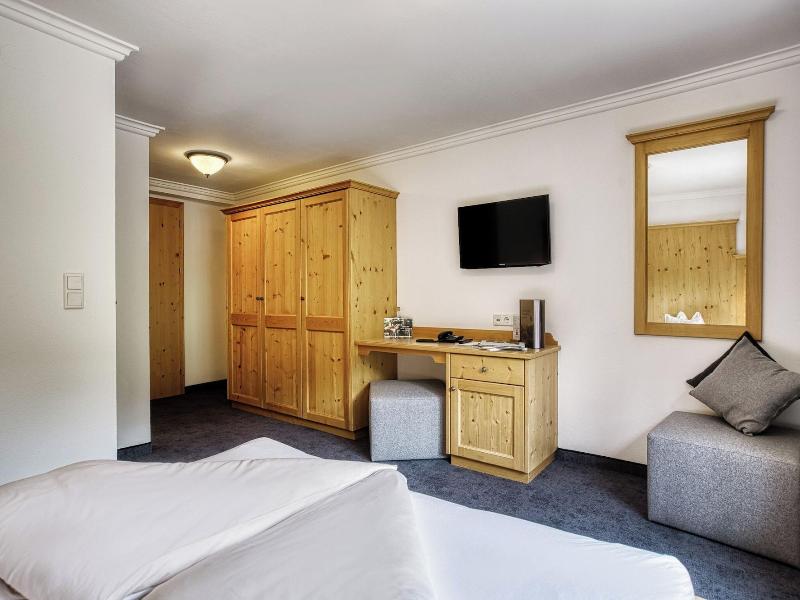 Puradies Hotel & Chalets image