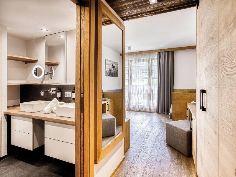 Puradies Hotel & Chalets image