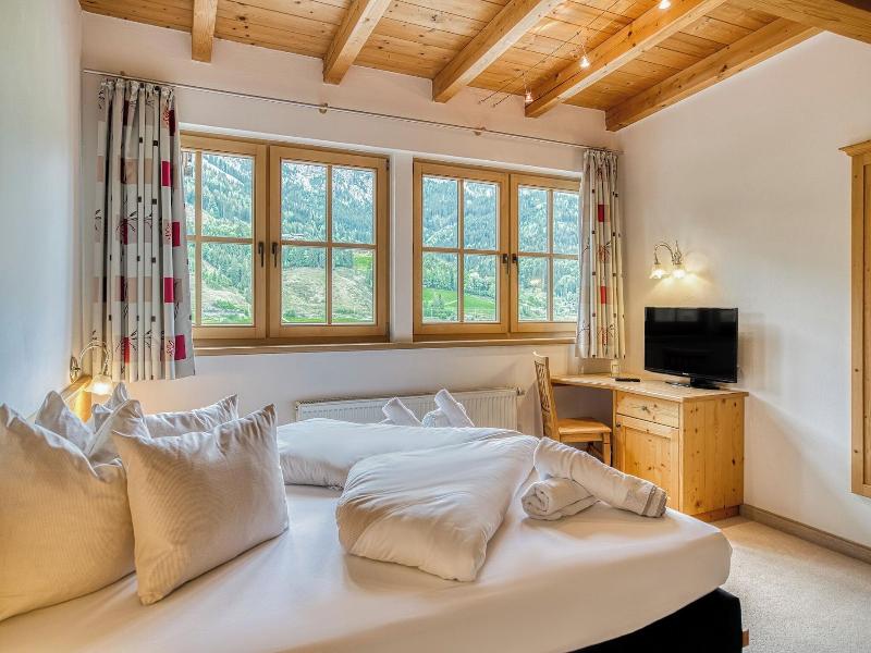 Puradies Hotel & Chalets image