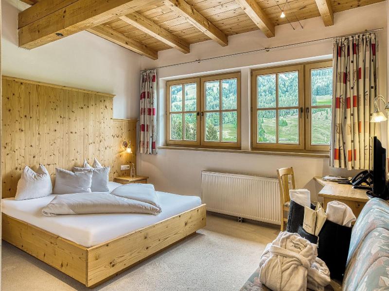 Puradies Hotel & Chalets image