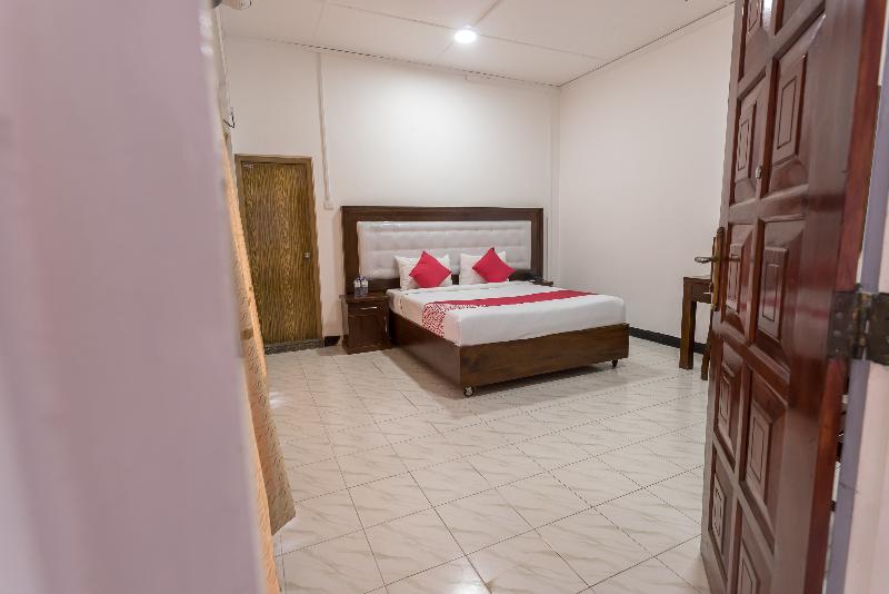 Metro Marine Drive Hotel image
