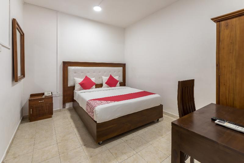 Metro Marine Drive Hotel image