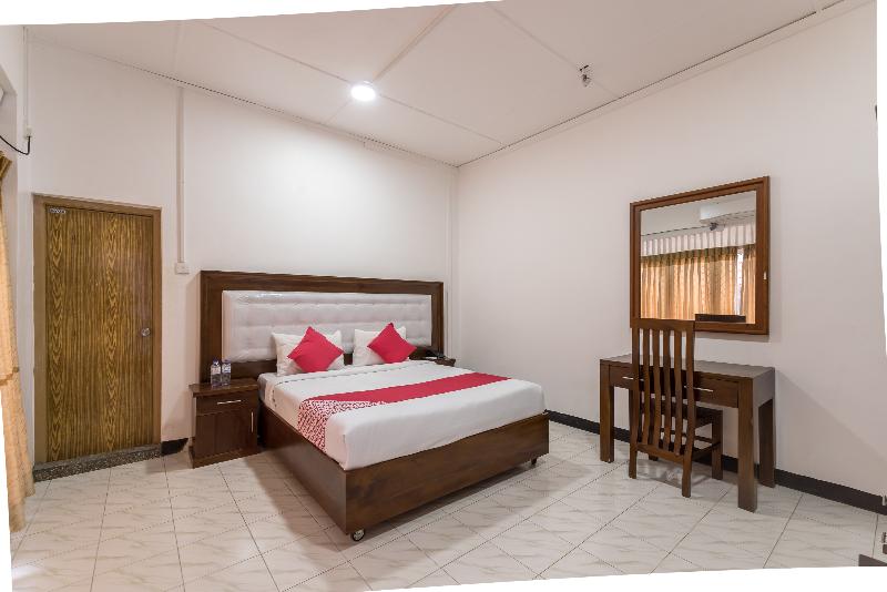 Metro Marine Drive Hotel image