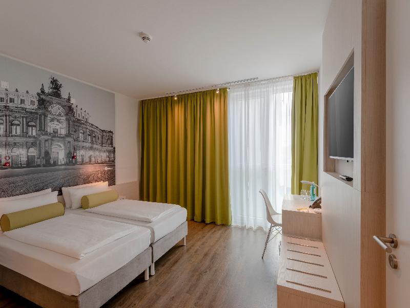 Super 8 by Wyndham Dresden image