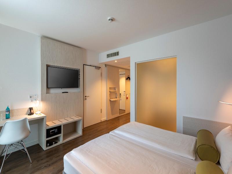 Super 8 by Wyndham Dresden image