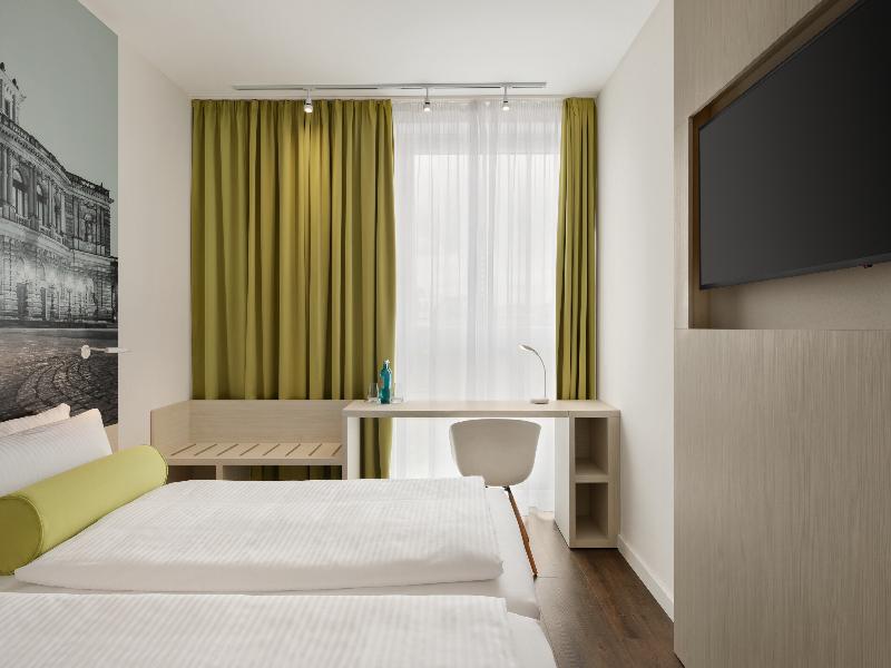 Super 8 by Wyndham Dresden image