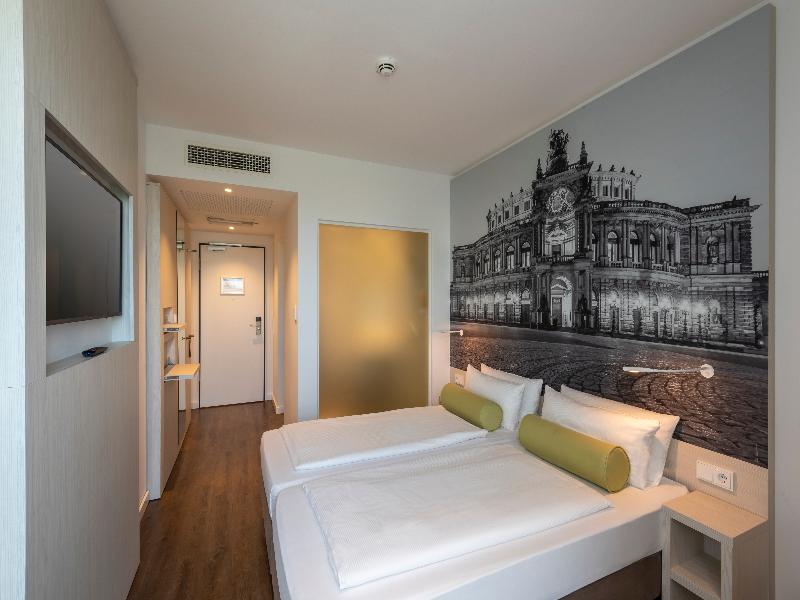 Super 8 by Wyndham Dresden image