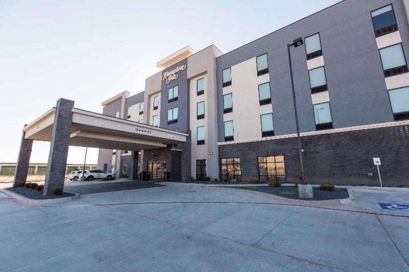 Hampton Inn Mustang image