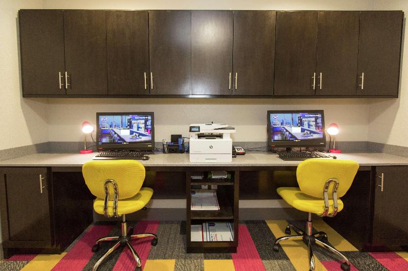 Hampton Inn Mustang image