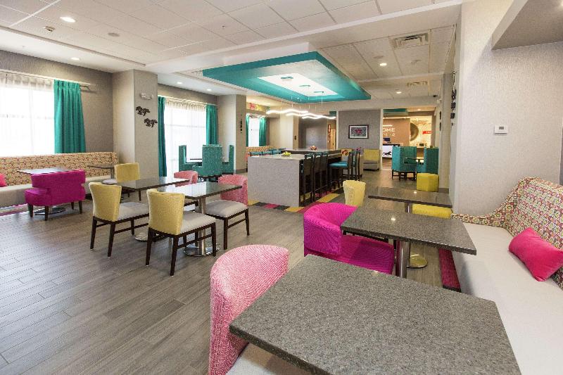 Hampton Inn Mustang image 10