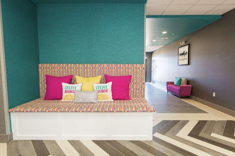 Hampton Inn Mustang image