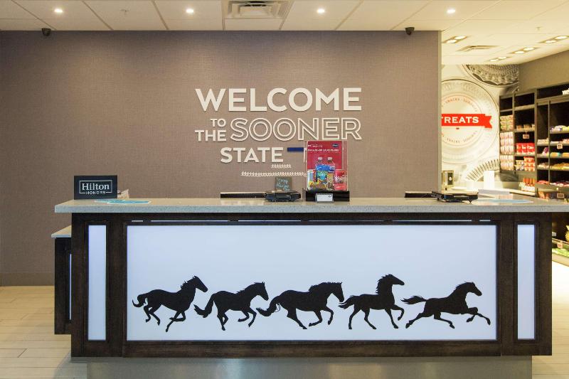Hampton Inn Mustang image