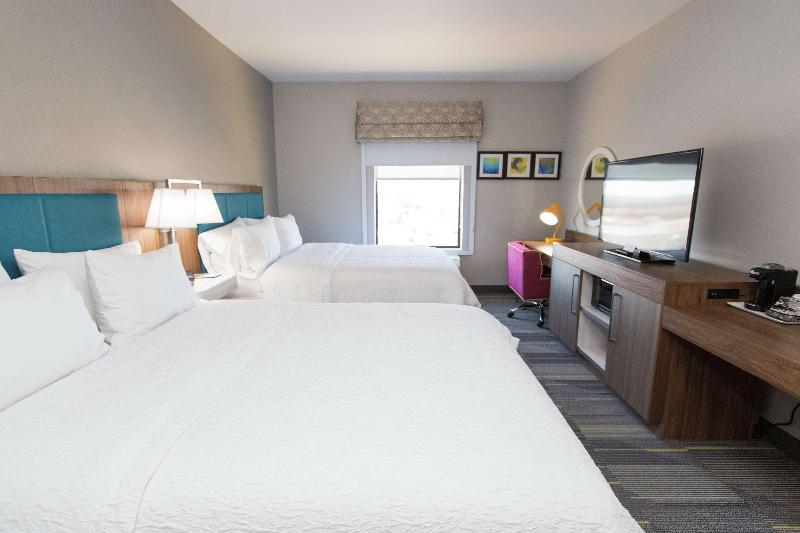 Hampton Inn Mustang image