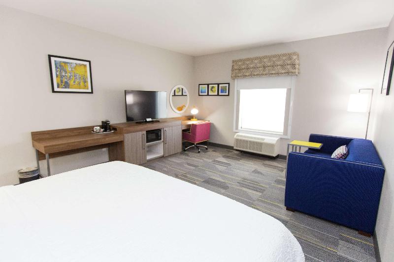Hampton Inn Mustang image