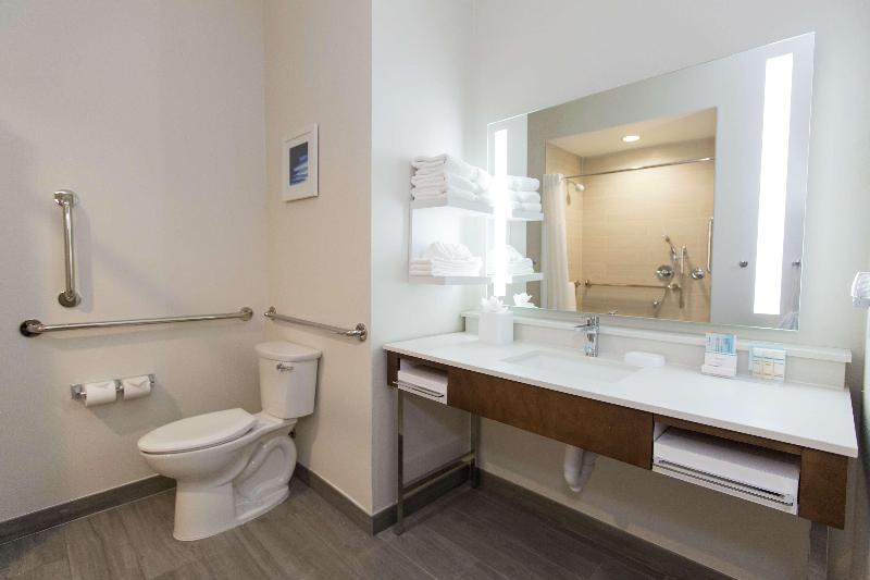 Hampton Inn Mustang image