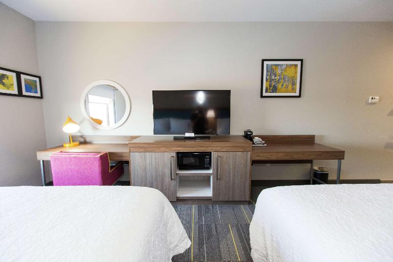 Hampton Inn Mustang image