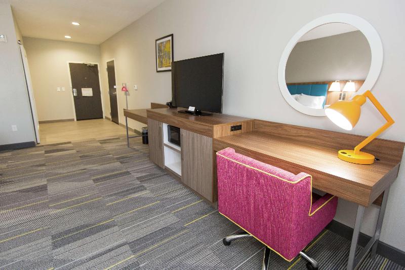 Hampton Inn Mustang image