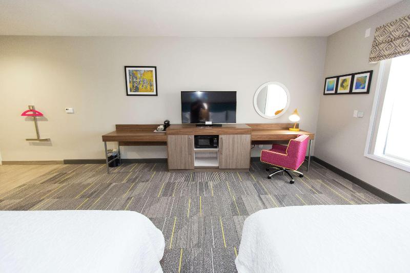 Hampton Inn Mustang image