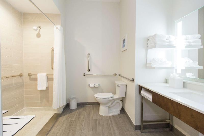 Hampton Inn Mustang image