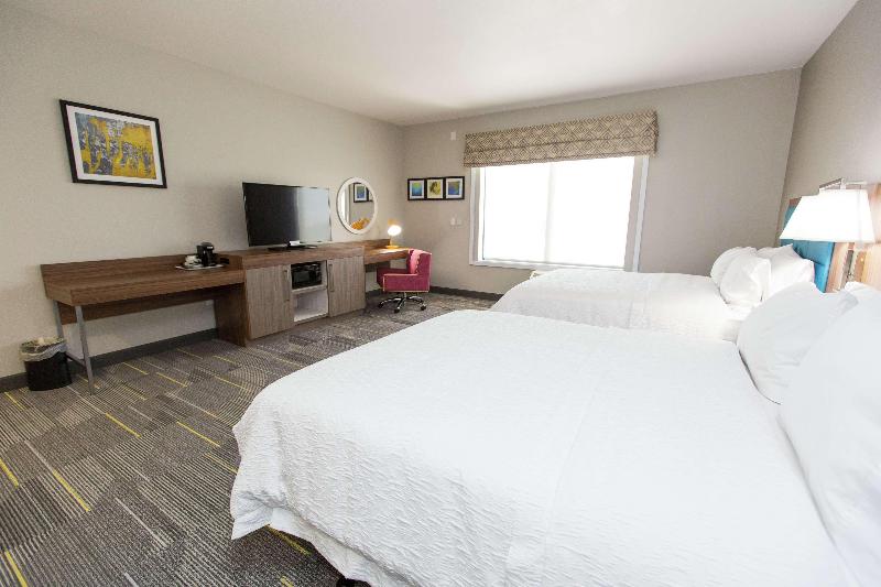 Hampton Inn Mustang image