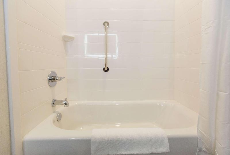 Hampton Inn Mustang image