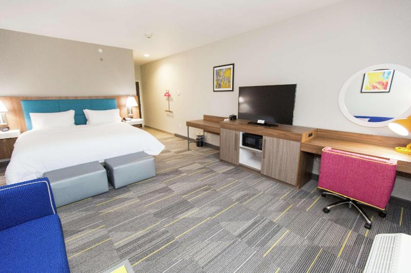 Hampton Inn Mustang image