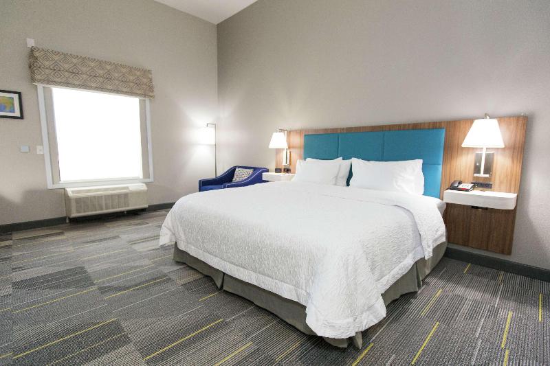 Hampton Inn Mustang image