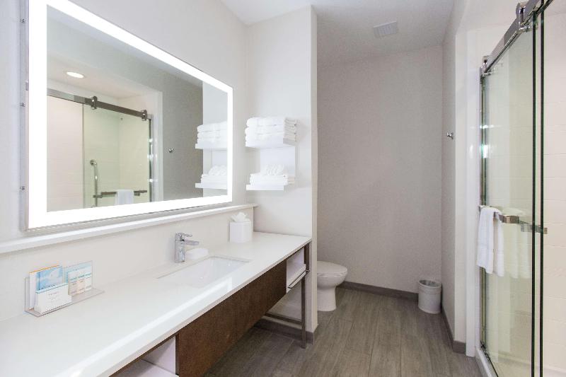 Hampton Inn Mustang image