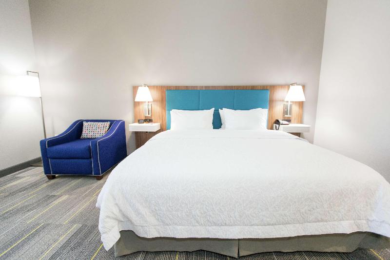 Hampton Inn Mustang image