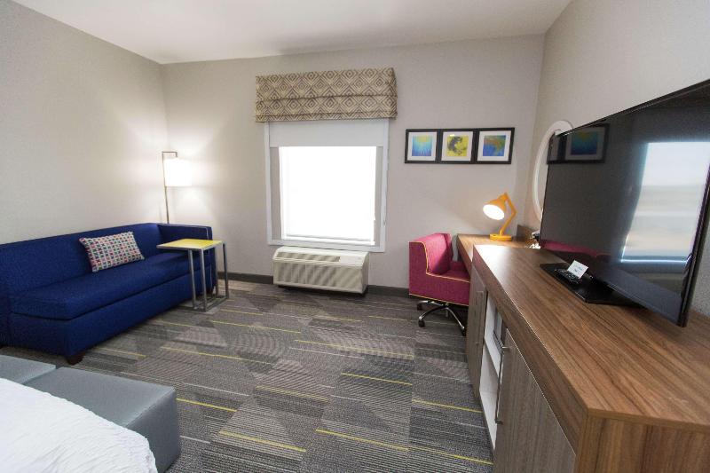 Hampton Inn Mustang image