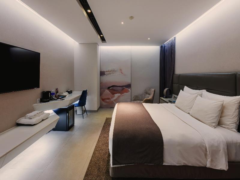 M Hotel Saigon image