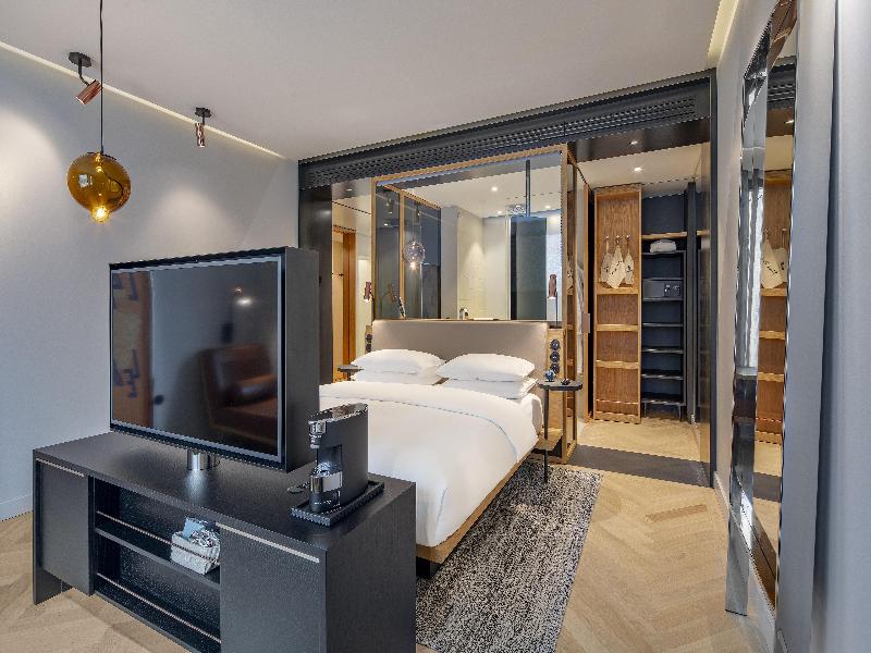 room detail thumbnail 1