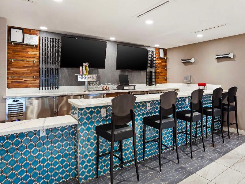 Best Western Plus Coalinga Inn image