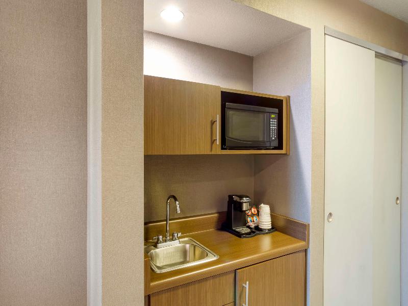 Best Western Plus Coalinga Inn image