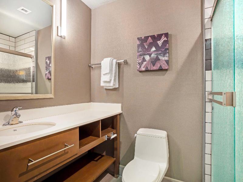 Best Western Plus Coalinga Inn image
