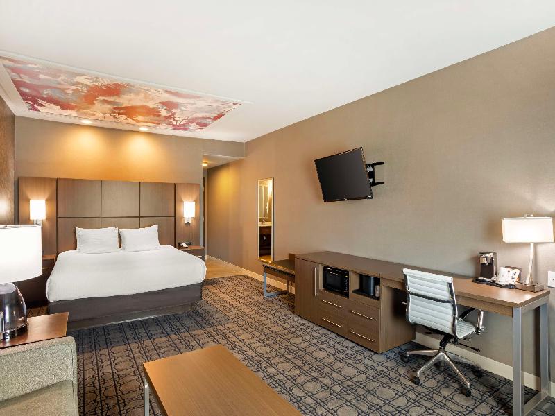 Best Western Plus Coalinga Inn image