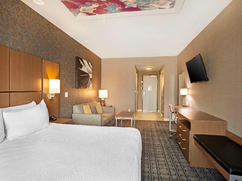 Best Western Plus Coalinga Inn image