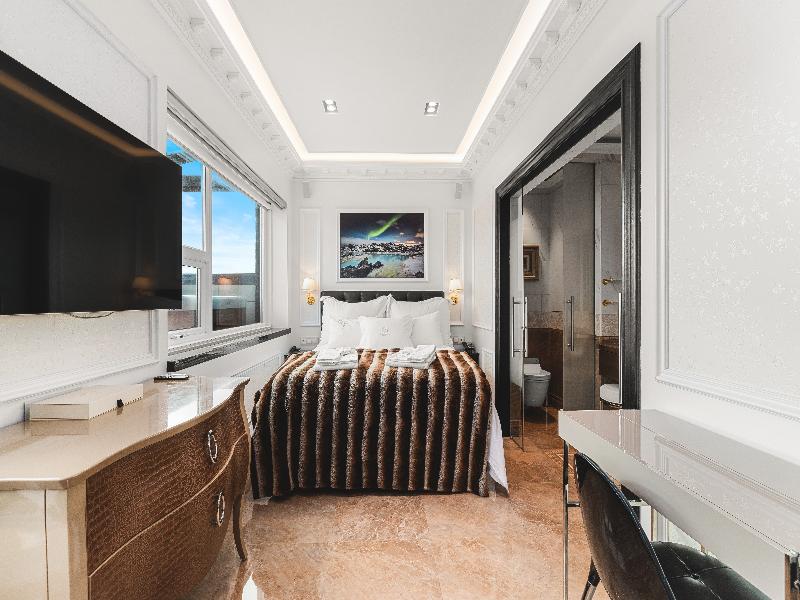 Diamond Suites image