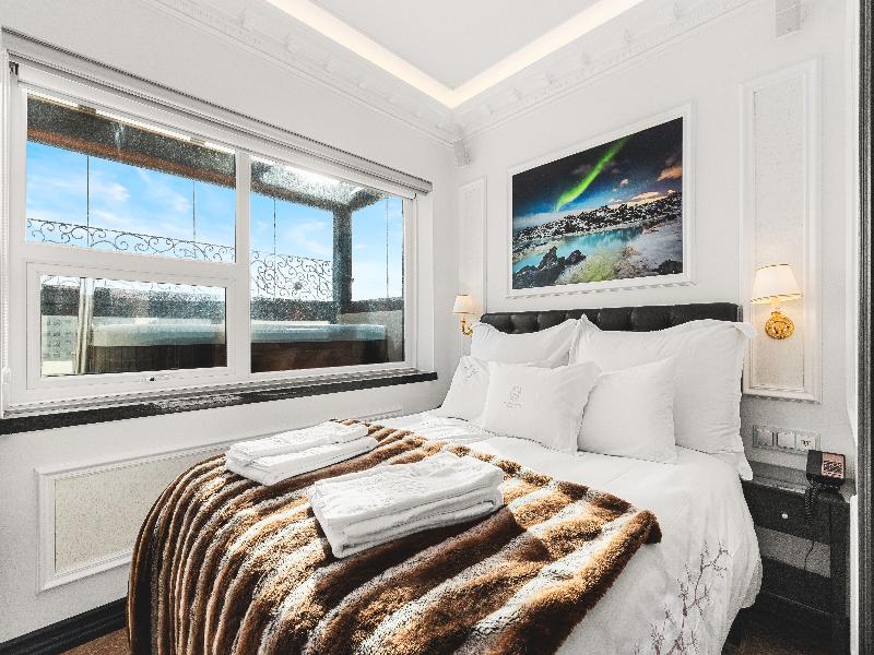 Diamond Suites image
