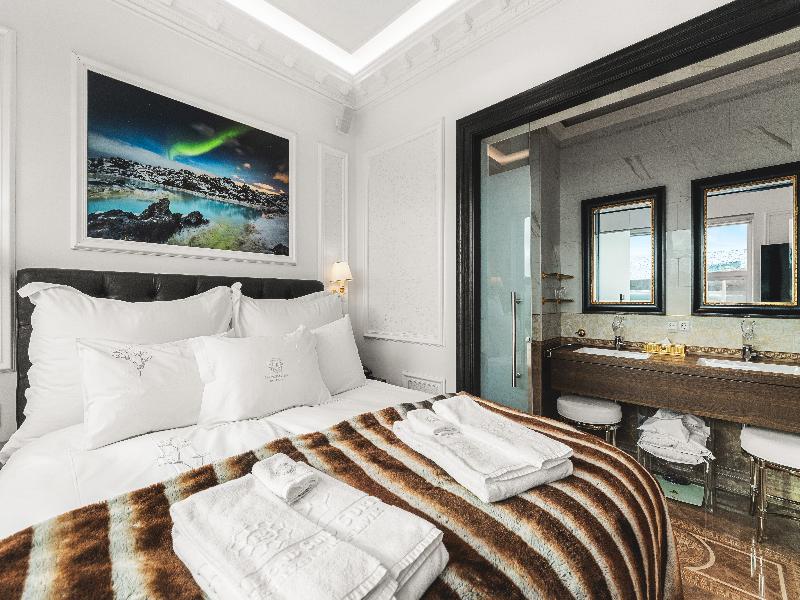 Diamond Suites image