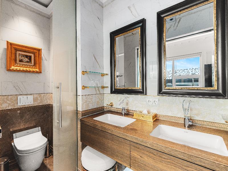 Diamond Suites image