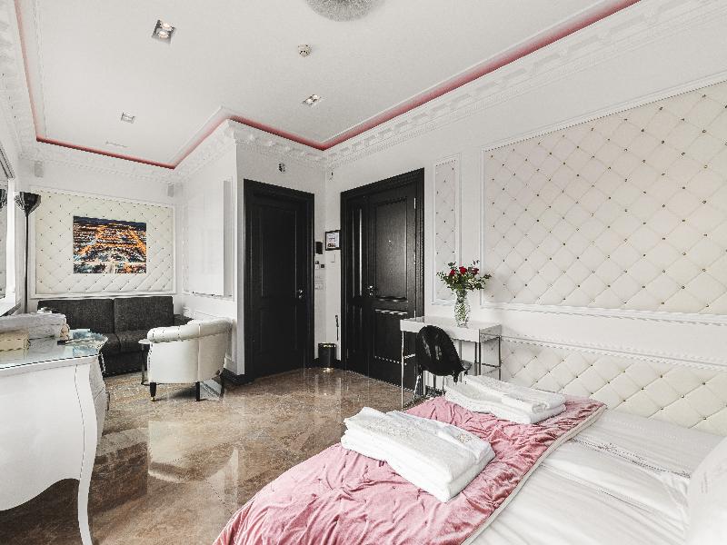 Diamond Suites image