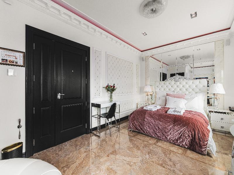 Diamond Suites image