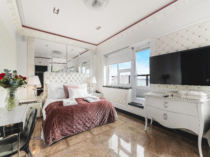 Diamond Suites image