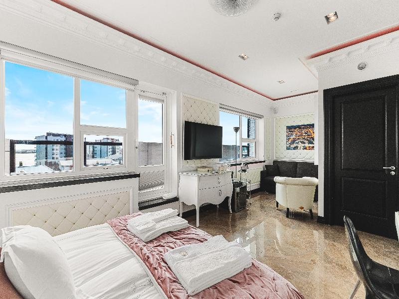 Diamond Suites image