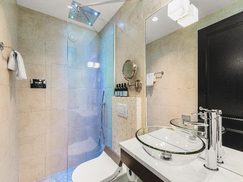Diamond Suites image
