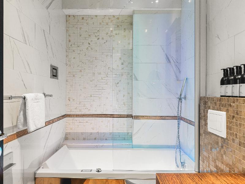 Diamond Suites image